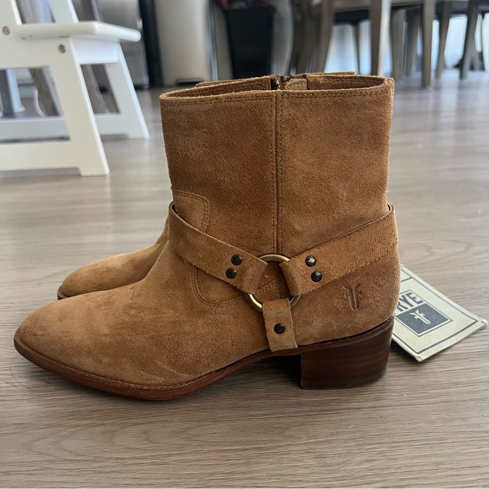 Frye Suede Ankle boots in Camel
